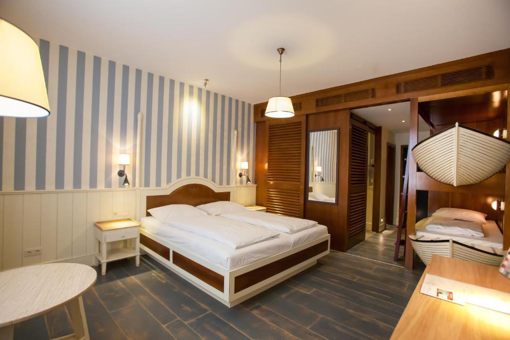 4 Hotel Rust Room photo